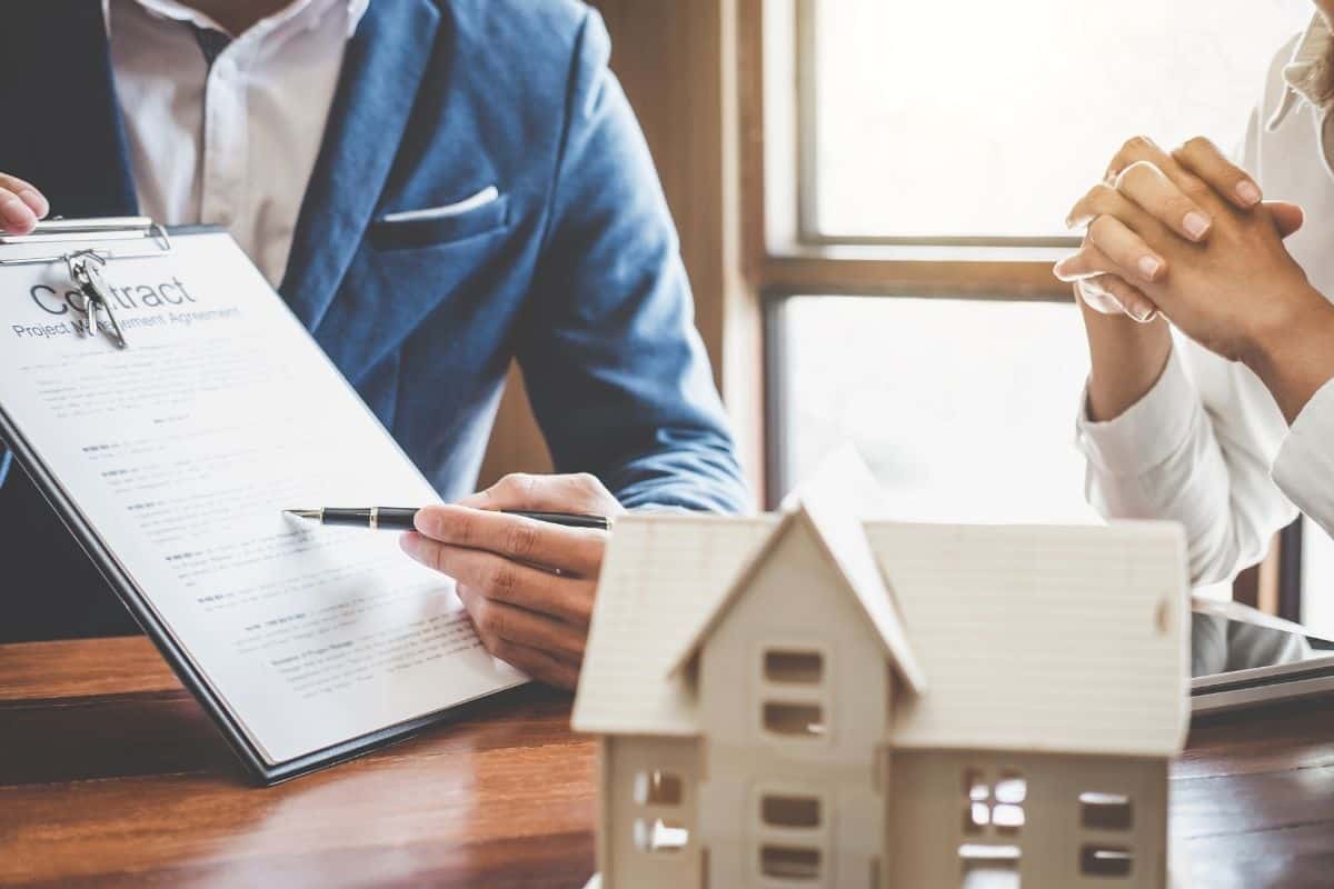 Why You Might Want to Hire a Real Estate Lawyer